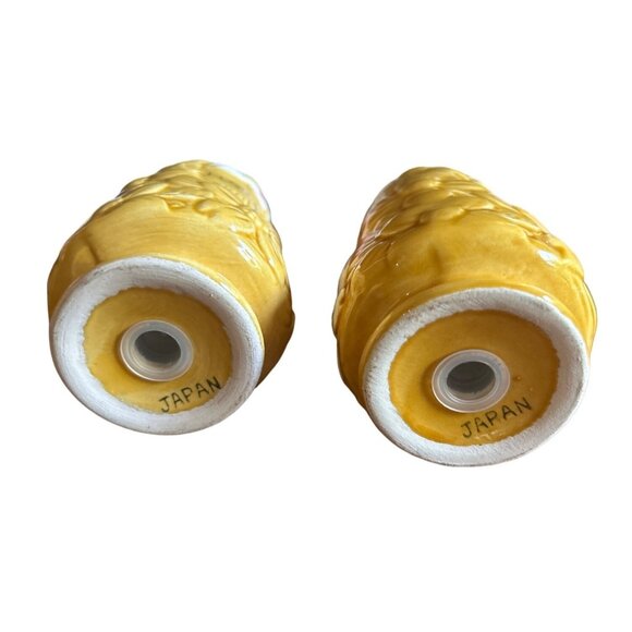 Vintage Yellow Florida Ceramic Flower Salt & Pepper Shakers Set Collectible - Picture 3 of 6